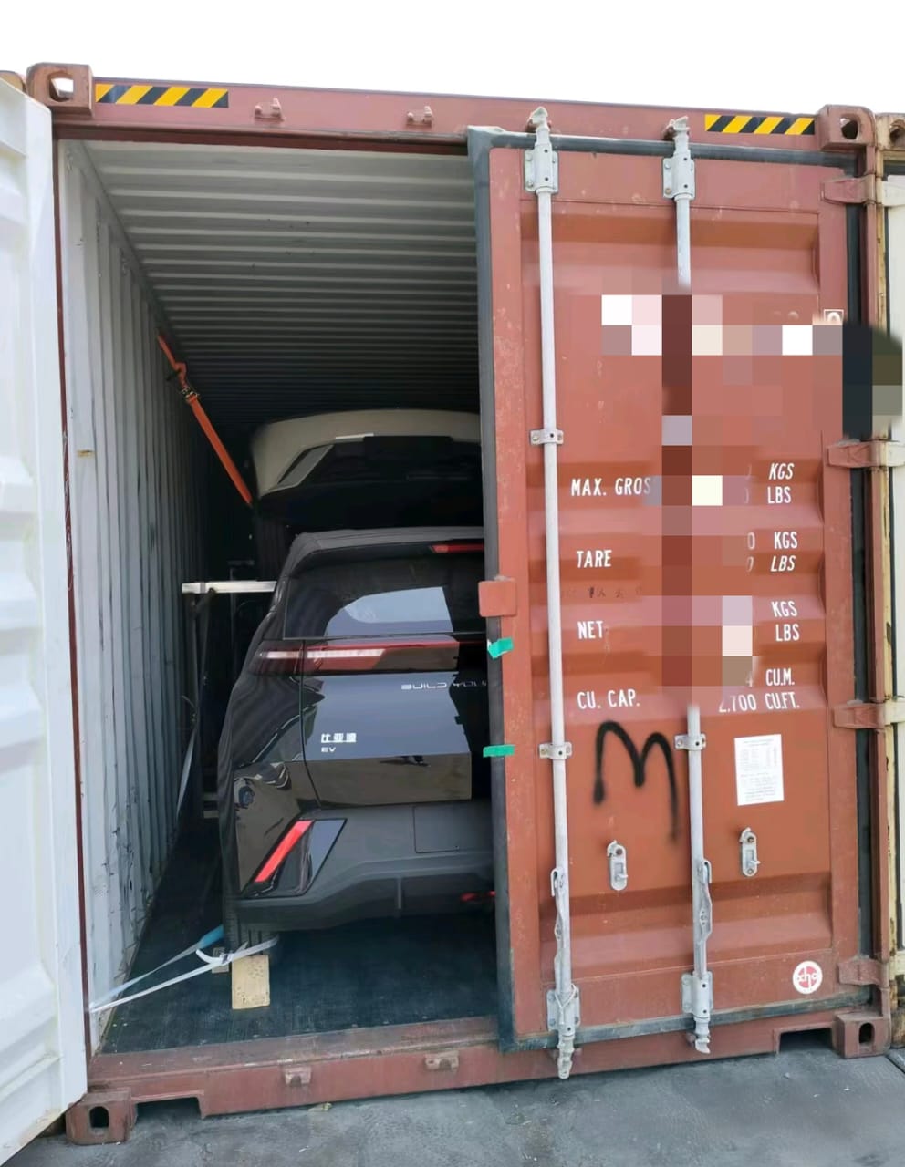 Professional container vanning services ensure your auto parts reach international markets safely and on schedule.
