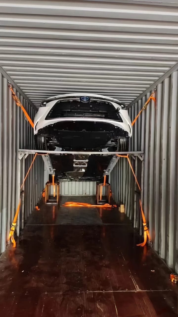 Our container vanning services ensure your auto parts reach international markets safely and on schedule, every time.